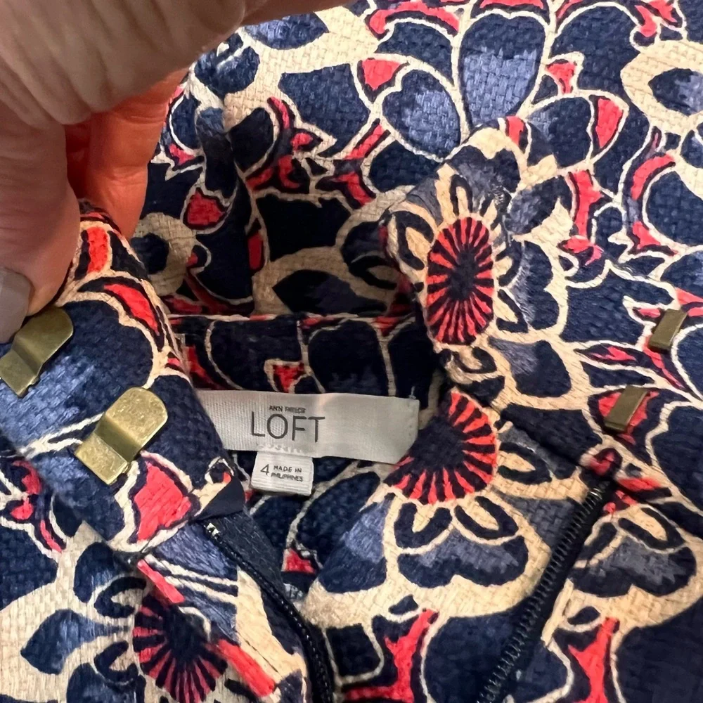 Ann Taylor Loft ‘The Riviera‎ Short’. Size 4.